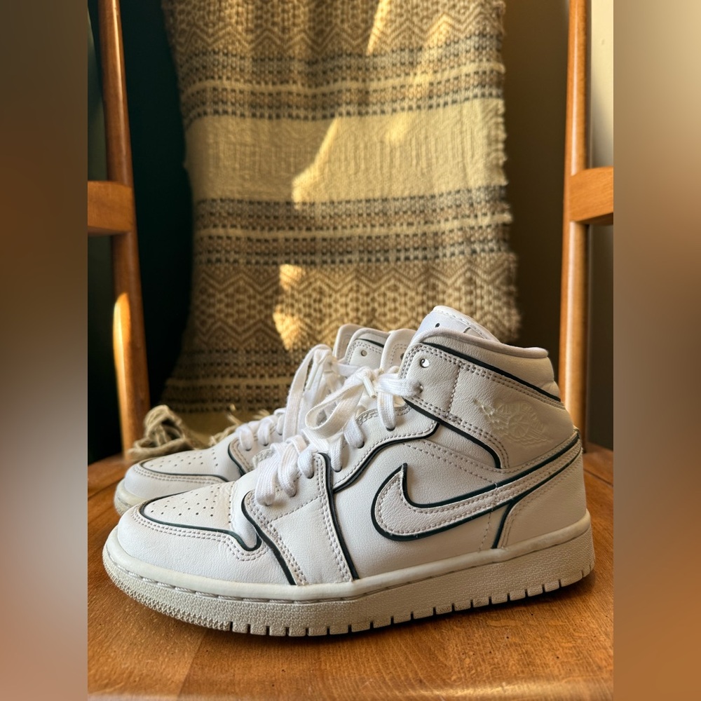 Nike Air Jordan Hightop Sneaker - Picture 4 of 6